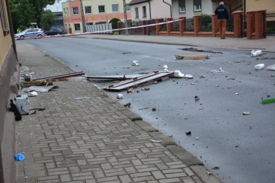 Wysadzili w powietrze bankomat tuż obok komendy policji [ZDJĘCIA] - 7