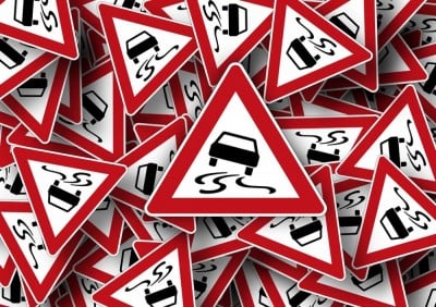 Wypadek na DK 3: Dwie osoby zakleszczone w pojazdach