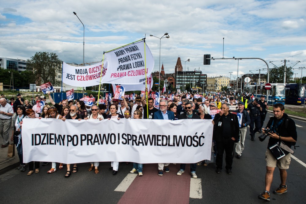 Około 200 os&oacute;b wzięło udział w marszu milczenia we Wrocławiu
