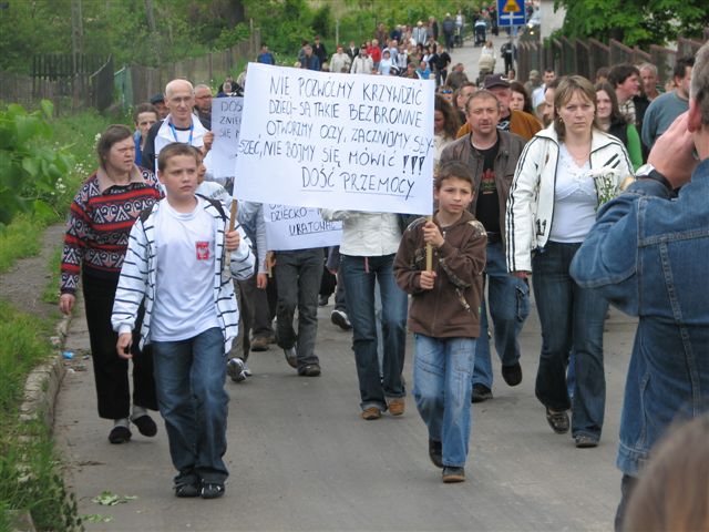 Pogrzeb 3,5-letniego Bartka i marsz przeciwko przemocy (Zobacz) - 