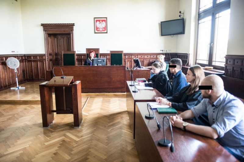 Studenci przed sądem. Twierdzili, że ich kolega konstruuje bombę atomową - fot. Andrzej Owczarek