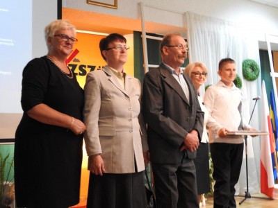Wiceminister edukacji żegnała uczniów w Turowie - 2
