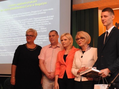 Wiceminister edukacji żegnała uczniów w Turowie - 3