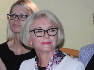 Wiceminister edukacji żegnała uczni&oacute;w w Turowie