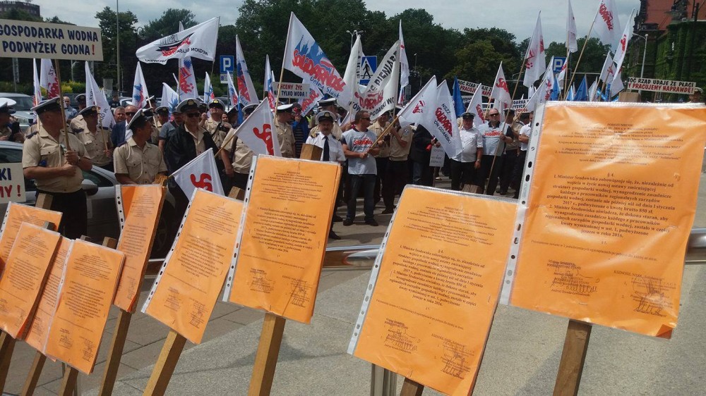 "Nie lejcie wody, dajcie pieniądze" - pikieta we Wrocławiu