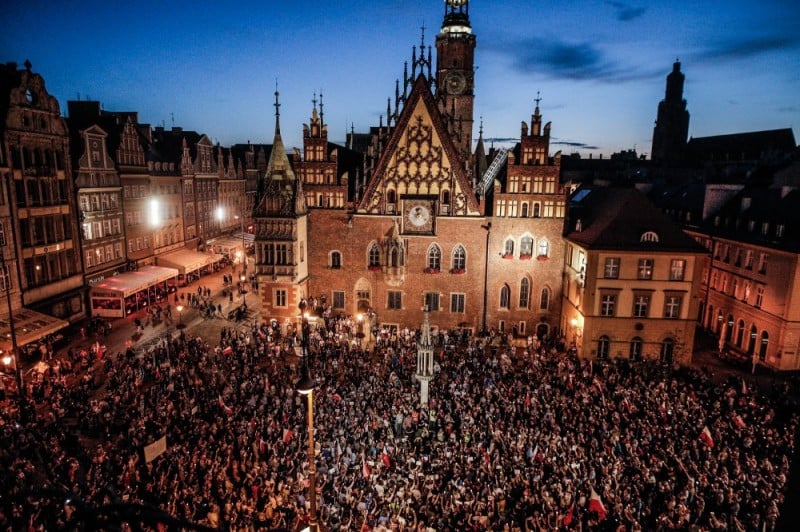 Kolejny dzień demonstracji we Wrocławiu i innych miastach przeciwko nowej ustawie o sądownictwie [FOTO, WIDEO] - Fot. Andrzej Owczarek i Andrzej Andrzejewski