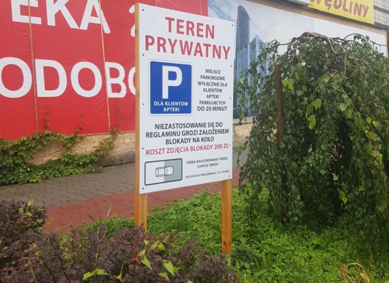 Wrocław: Nie kupujesz w aptece? Nie parkuj przed nią, bo zapłacisz 200 zł - fot. Natalia Mrozek