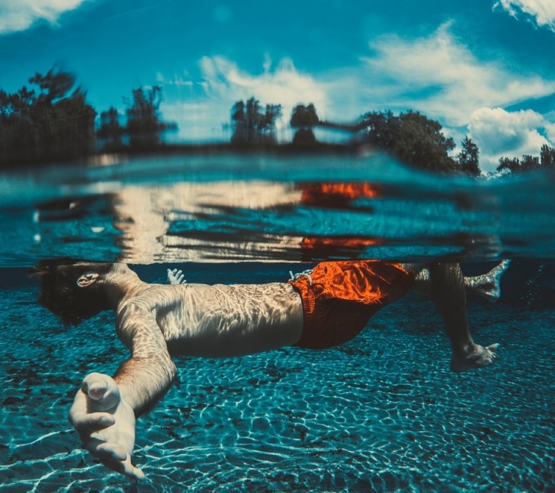 Polacy szturmują odkryte baseny w Czechach - fot. CC0 Public Domain