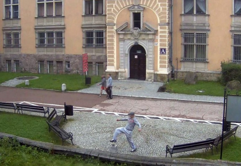 Rzeźba wałbrzyskiego górnika zdemolowana. Sprawca złapany [FOTO] - Fot. PWSZ w Wałbrzychu