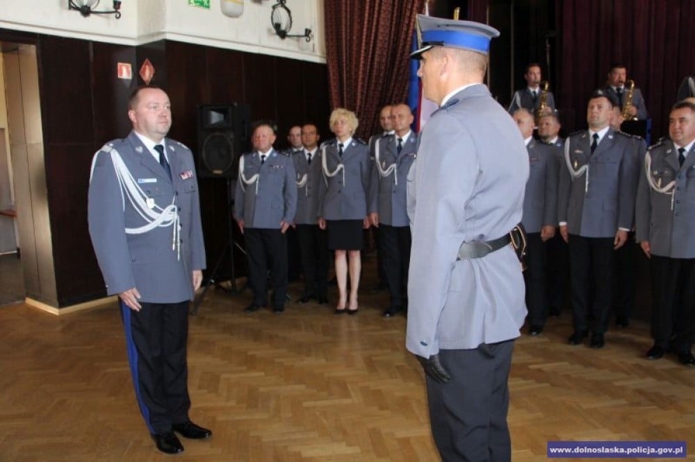 75 nowych policjant&oacute;w przyjęto w szeregi mundurowych [GALERIA]