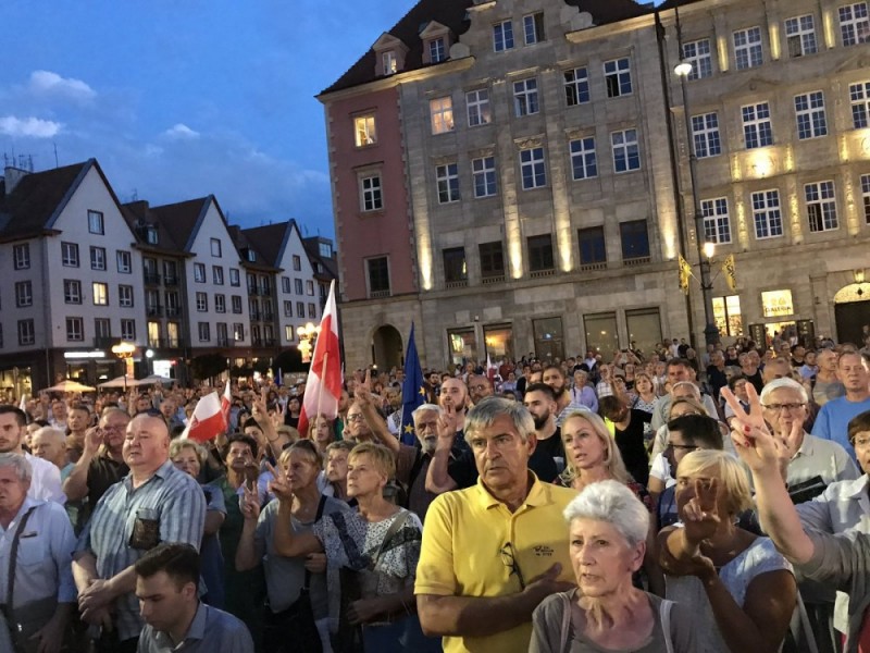 Manifestacja na wrocławskim rynku w rocznicę podpisania Porozumień Sierpniowych - fot. Twitter Rafał Dutkiewicz