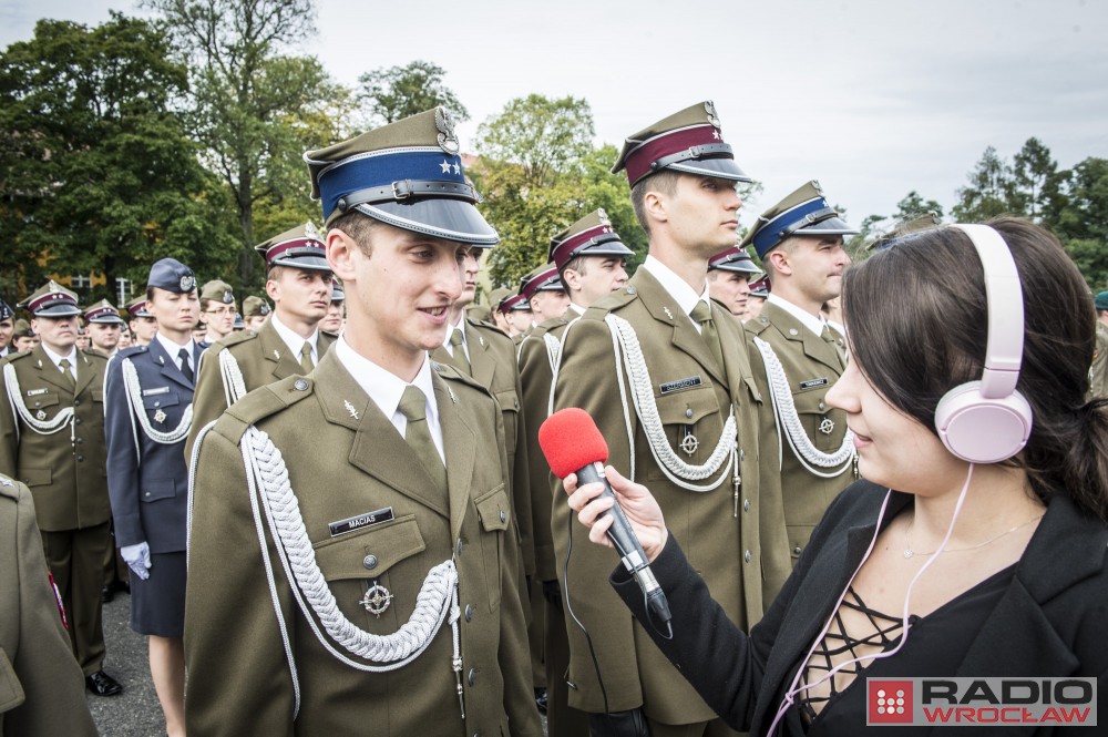 Wrocław: Otrzymali promocje na pierwszy stopień oficerski [ZDJĘCIA]