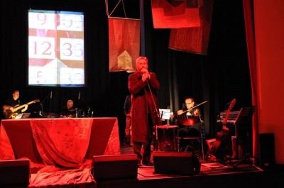 Słynny niebieski prochowiec - niezapomniane ballady Leonarda Cohena
