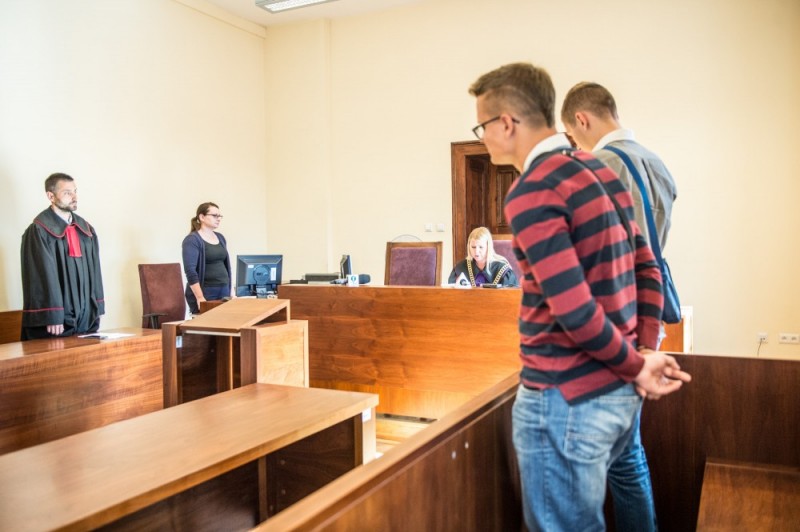 Kolejne wyroki na uczestników zamieszek przed komisariatem policji Wrocław - Stare Miasto - fot. Andrzej Owczarek