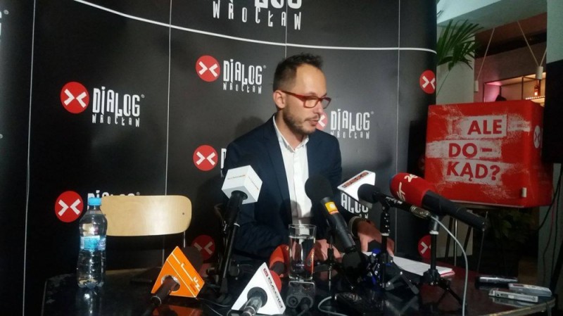 "Dialog" bez trzech polskich spektakli. Ministerialna dotacja pod znakiem zapytania -