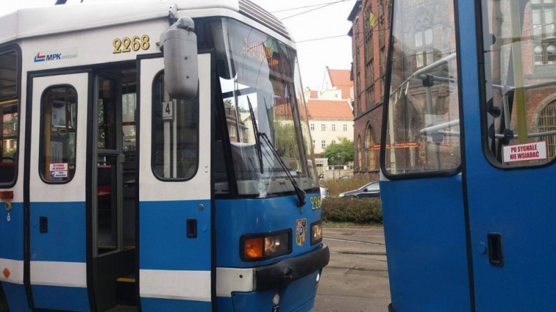 Wrocław: Zderzenie tramwajów na Kazimierza Wielkiego - fot. Elżbieta Osowicz