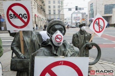 Aktywiści: "Całkowity zakaz palenia węglem od 2024 roku. Wydłużanie terminu jest niedopuszczalne!"