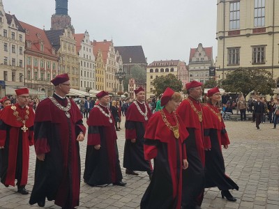 Uroczyste Gaudeamus zabrzmiało rano na wrocławskich uczelniach [FOTO] - 25