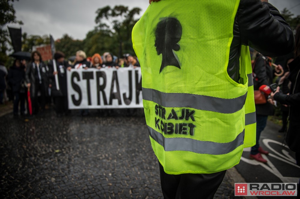 Wrocław: Protest Og&oacute;lnopolskiego Strajku Kobiet [ZDJĘCIA]
