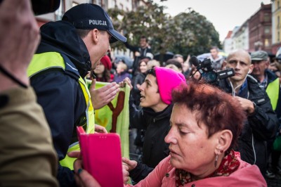 Wrocław: Protest Ogólnopolskiego Strajku Kobiet [ZDJĘCIA] - 16