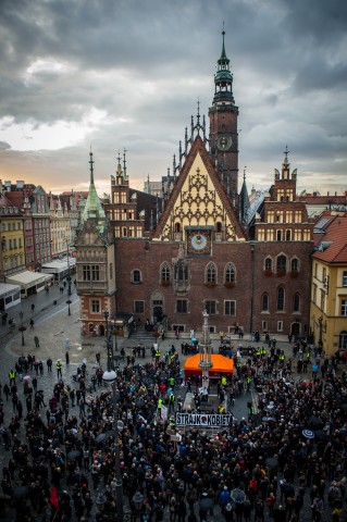 Wrocław: Protest Ogólnopolskiego Strajku Kobiet [ZDJĘCIA] - 19