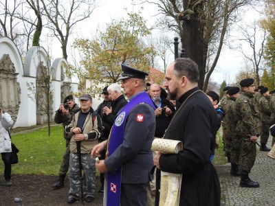 Aleksander Kwaśniewski w Jeleniej Górze na odsłonięciu tablicy upamiętniającej ofiary katastrofy smoleńskiej - 16