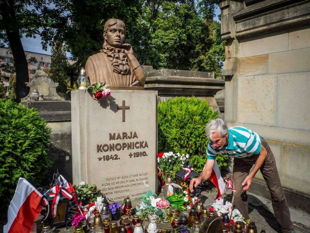 Cmentarz Łyczakowski we Lwowie: "Proście wy Boga o takie mogiły, kt&oacute;re łez nie chcą, ni skarg, ni żałości..." [REPORTAŻ]