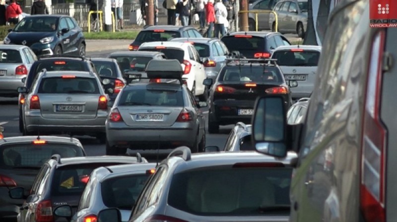 Uwaga kierowcy – we Wrocławiu nie da się zarejestrować i przerejestrować pojazdów - 