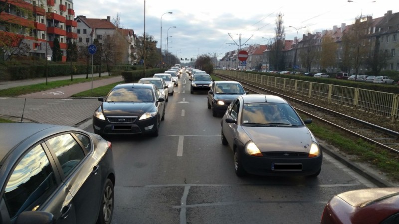 UWAGA: Wypadek na Grabiszyńskiej. Hallera stanęła w korku - Fot. Radosław Bugajski