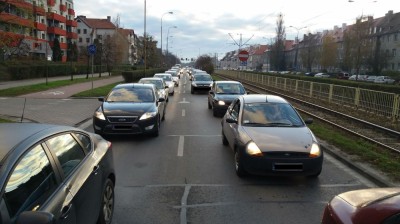 UWAGA: Wypadek na Grabiszyńskiej. Hallera stanęła w korku