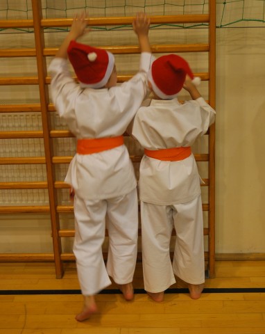 Mikołaj na "beemce" a elfy w kimonach, czyli turniej karate w Sobótce [ZDJĘCIA] - 9