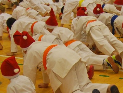 Mikołaj na "beemce" a elfy w kimonach, czyli turniej karate w Sobótce [ZDJĘCIA] - 11