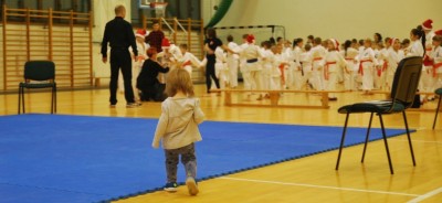 Mikołaj na "beemce" a elfy w kimonach, czyli turniej karate w Sobótce [ZDJĘCIA] - 14