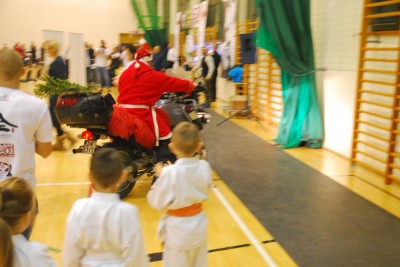 Mikołaj na "beemce" a elfy w kimonach, czyli turniej karate w Sobótce [ZDJĘCIA] - 4