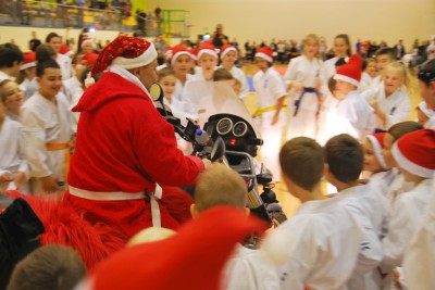 Mikołaj na "beemce" a elfy w kimonach, czyli turniej karate w Sobótce [ZDJĘCIA] - 5