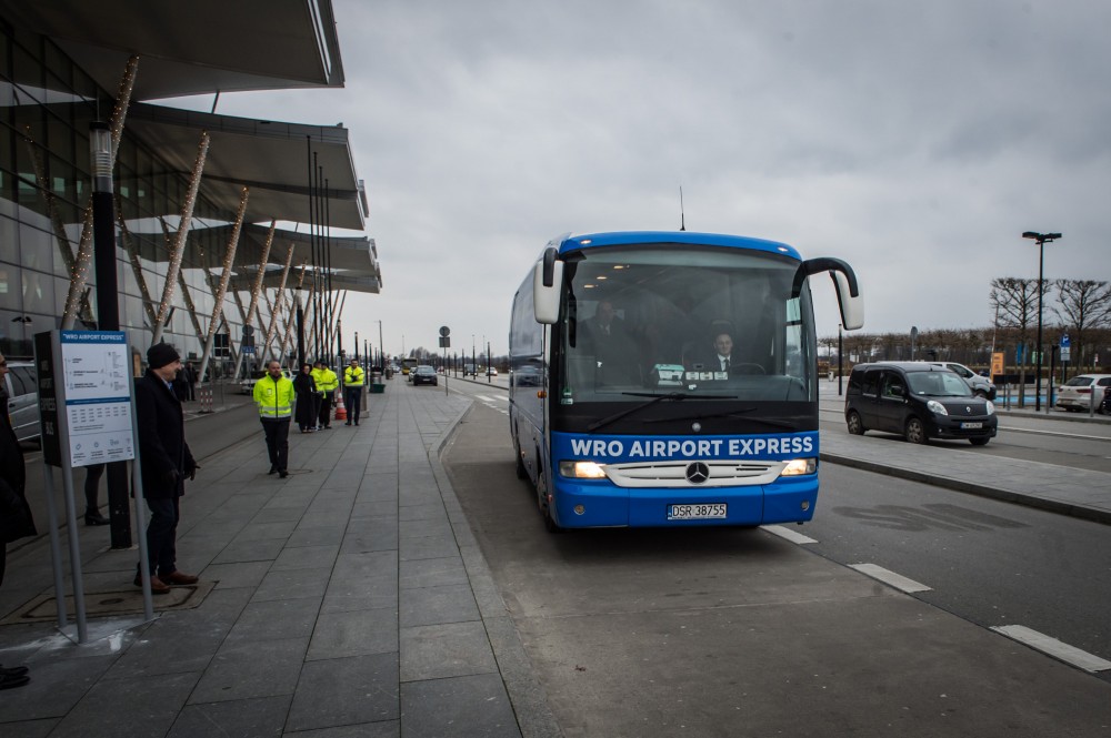 Wrocław: Uruchomiono bezpośrednie połączenie autobusowe na lotnisko