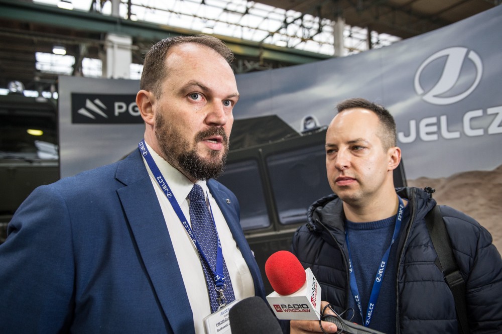 66 pojazd&oacute;w za 70 milion&oacute;w złotych. Firma z Jelcza podpisała kolejny kontrakt z MON