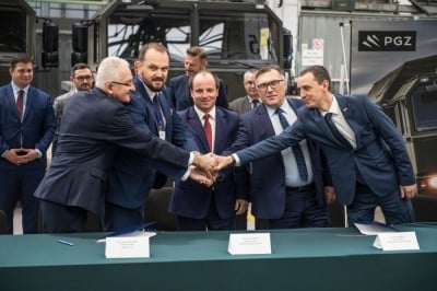 66 pojazd&oacute;w za 70 milion&oacute;w złotych. Firma z Jelcza podpisała kolejny kontrakt z MON