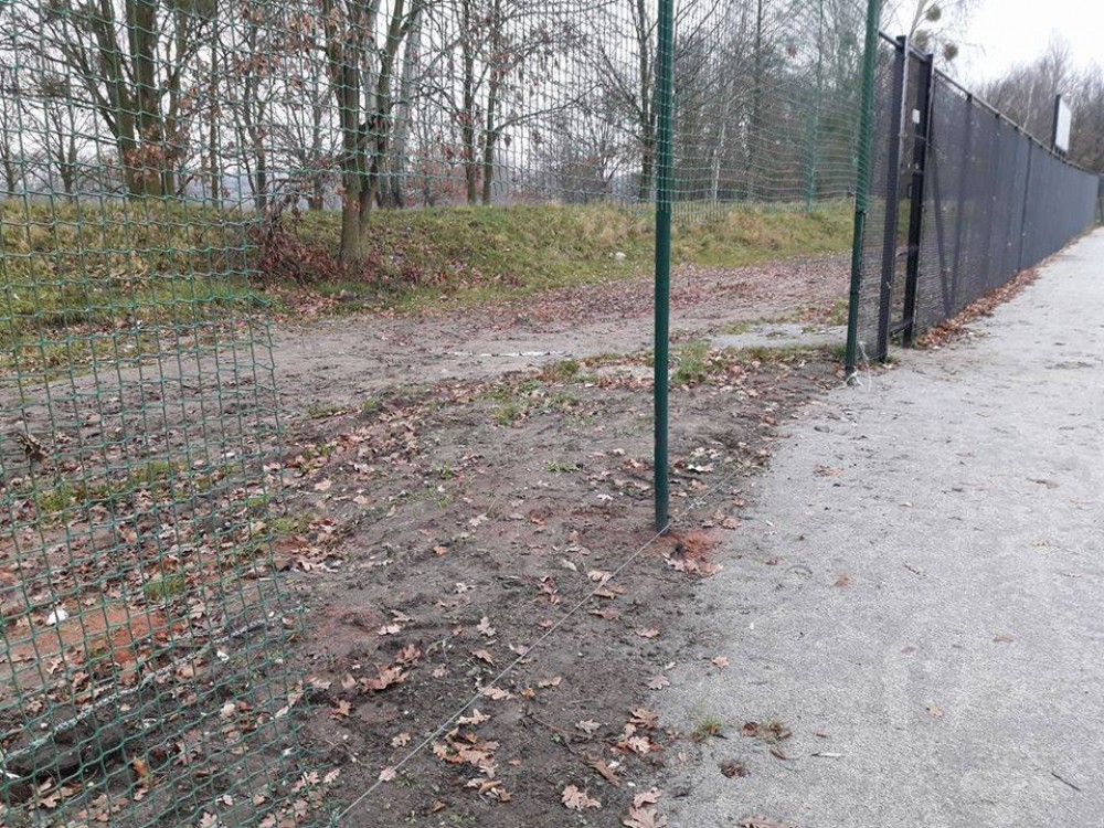Nowe boisko baseballowe we Wrocławiu zdewastowane [ZDJĘCIA]