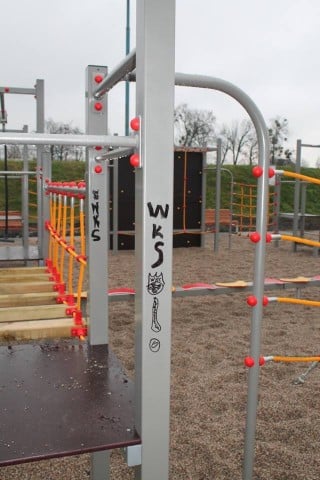 Nowe boisko baseballowe we Wrocławiu zdewastowane [ZDJĘCIA] - 7