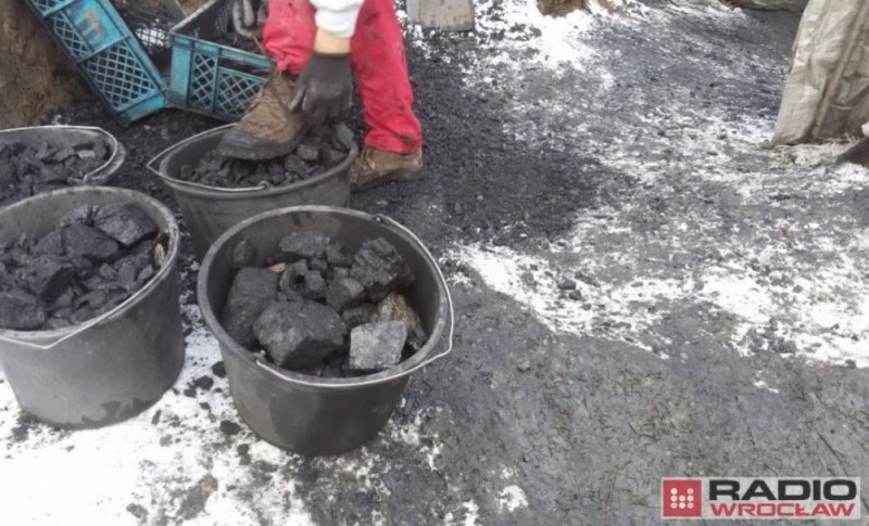 Wałbrzych: Służby uratowały 26-latka, który nielegalnie wydobywał węgiel  - 