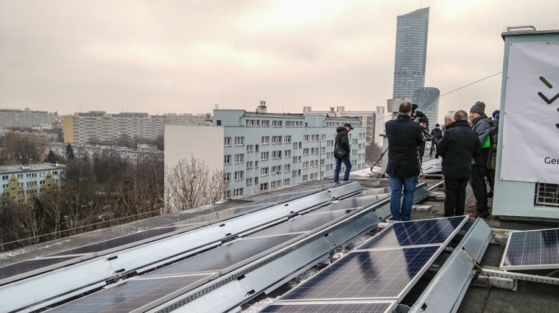 Wrocław: 3 tys. paneli fotowoltaicznych na dachach 35 wieżowców - fot. Andrzej Owczarek