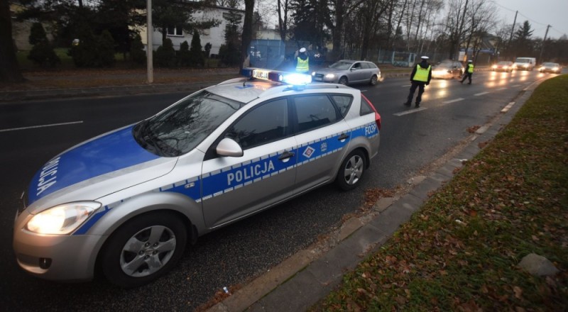 Policyjny pościg w Legnicy. Zatrzymano 24-latka bez prawa jazdy - 