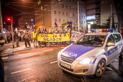 Marsz czarnych parasolek na wrocławskim Rynku [ZOBACZ] - 14