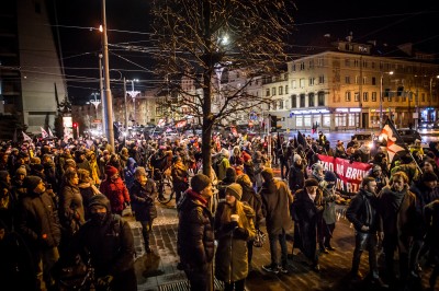 Marsz czarnych parasolek na wrocławskim Rynku [ZOBACZ] - 15