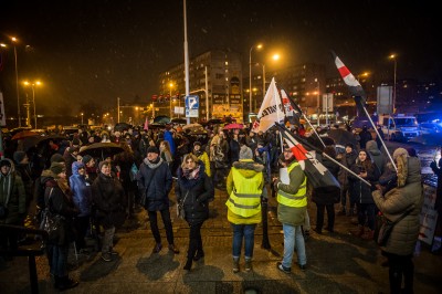 Marsz czarnych parasolek na wrocławskim Rynku [ZOBACZ] - 24