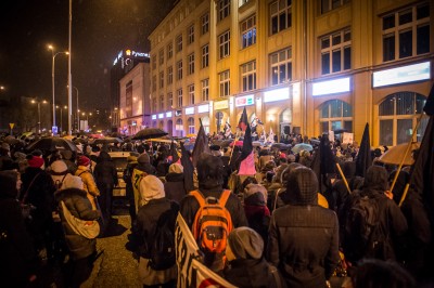 Marsz czarnych parasolek na wrocławskim Rynku [ZOBACZ] - 26