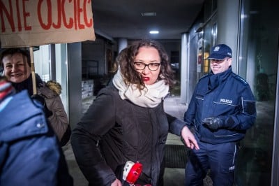 Marsz czarnych parasolek na wrocławskim Rynku [ZOBACZ] - 5