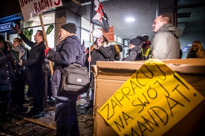 Marsz czarnych parasolek na wrocławskim Rynku [ZOBACZ] - 6