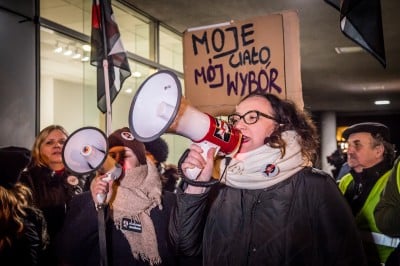 Marsz czarnych parasolek na wrocławskim Rynku [ZOBACZ] - 8